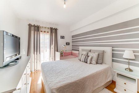 Quarto com cores neutras agradável à maioria dos compradores